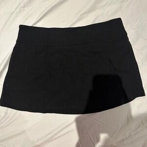 Black mini skirt‎ with slit